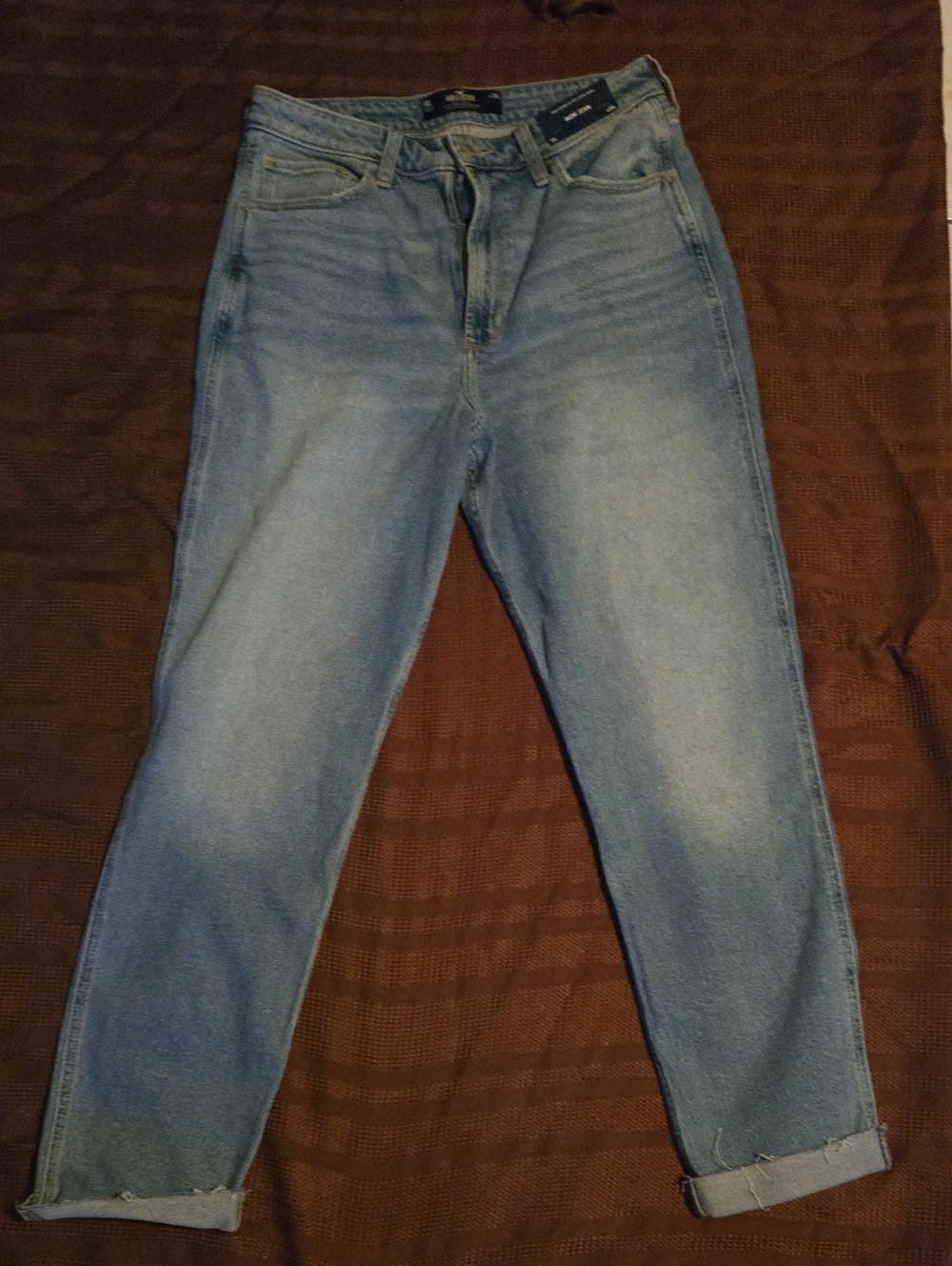 Hollister Light Wash Boyfriend Jeans - Casual Relaxed Fit
